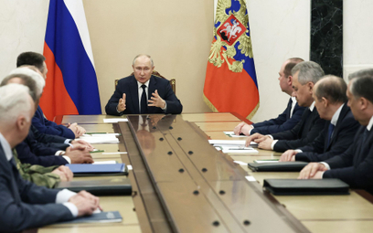 Władimir Putin w czasie spotkania z szefami resortów siłowych