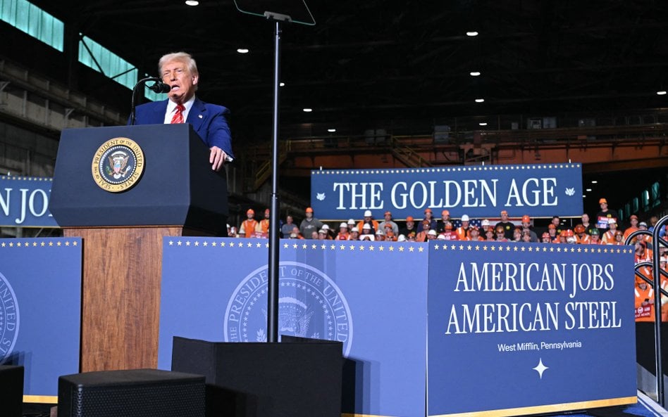 Donald Trump podczas wizyty w zakładzie koncernu US Steel - Irvin Works w West Mifflin w Pennsylwani
