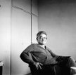 Wiktor Woroszylski podczas internowania w obozie w Darłówku, 1982 r.