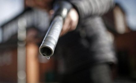 Polska benzyna tania, ale droga