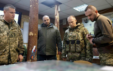 25 lutego front odwiedzili – nie ujawniono konkretnie gdzie – minister obrony Rustem Umerow (drugi z