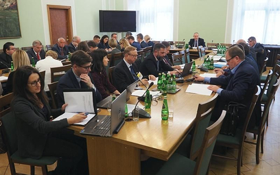 W posiedzeniu podkomisji wzięło udział tylko czterech z jedenastu posłów. Zainteresowanie strony spo