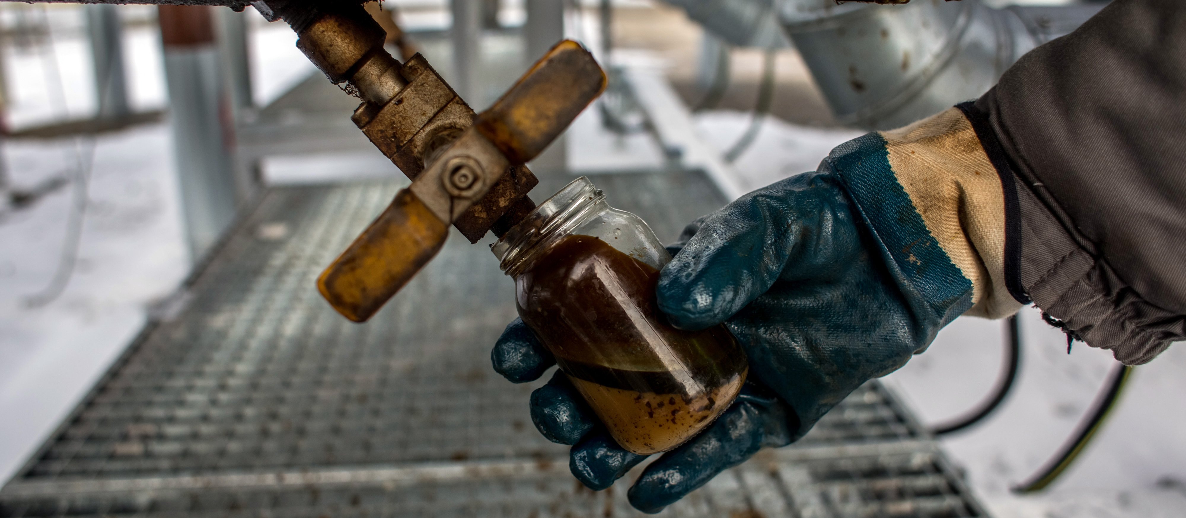 Dolar i ropa najdroższe od miesięcy. Czy konflikt USA – Iran wywinduje ceny paliw?