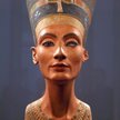 Nefertiti, czyli „Piękna, która przybyła”. Ale nie wiadomo skąd