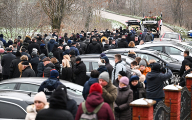Pogrzeb jednej z ofiar tragedii w Przewodowie, 20 listopada 2022 r. W sieci wiele było głosów, by do