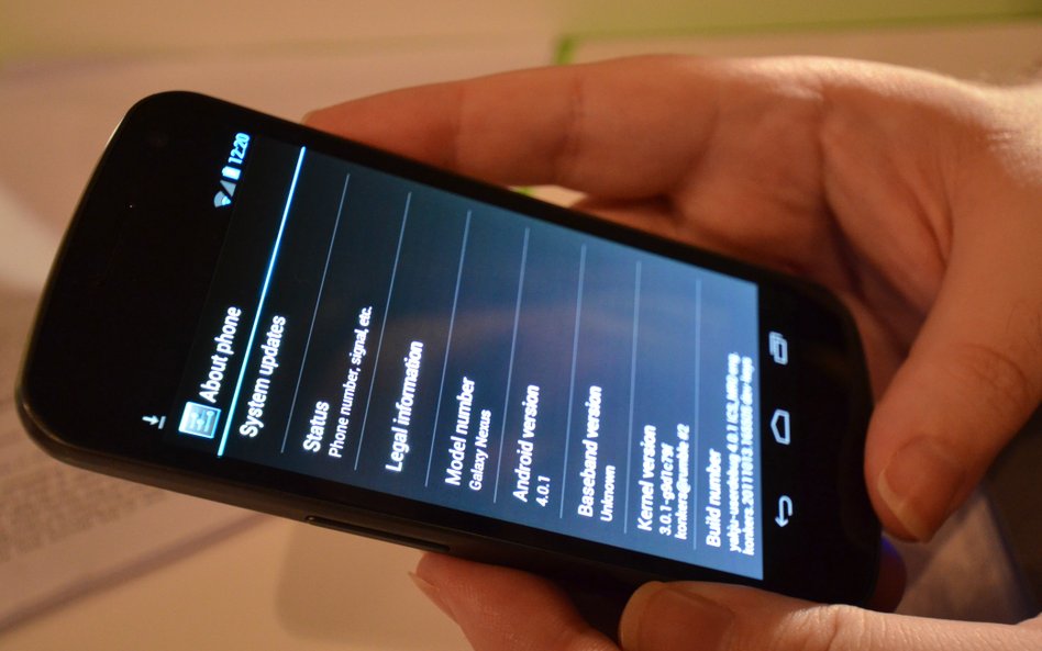 Dziś bez małych i lekkich telefonów komórkowych nie wyobrażamy sobie życia. A przecież pół wieku tem
