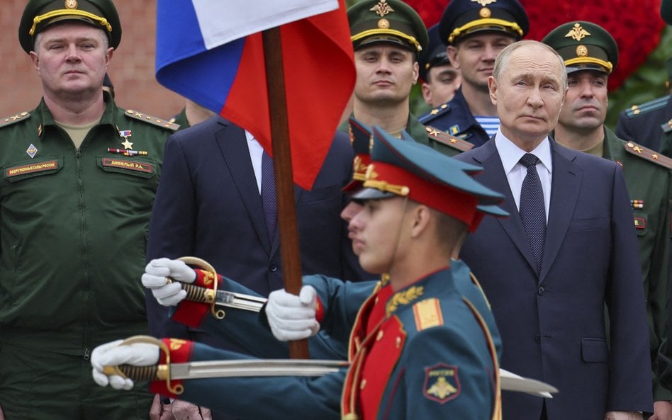 Władimir Putin ma przewagę nad Europą jeśli chodzi o liczebność wojsk lądowych