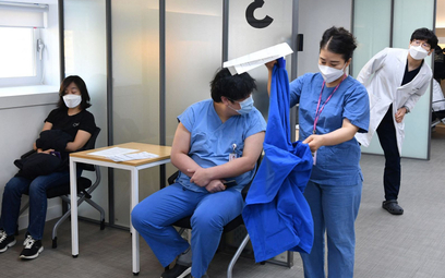 Koronawirus. Korea Płd.: Zgony po szczepieniach bez związku ze szczepieniami