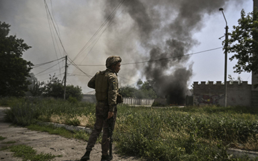 Ukraiński żołnierz podczas walk w obwodzie ługańskim w Donbasie