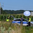 Służby w miejscu upadku niezidentyfikowanego obiektu w okolicach miejscowości Tarnawa-Kolonia