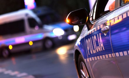 85-letni taksówkarz mimo znaku "Stop" wjechał pod autobus. Mężczyzna nie żyje