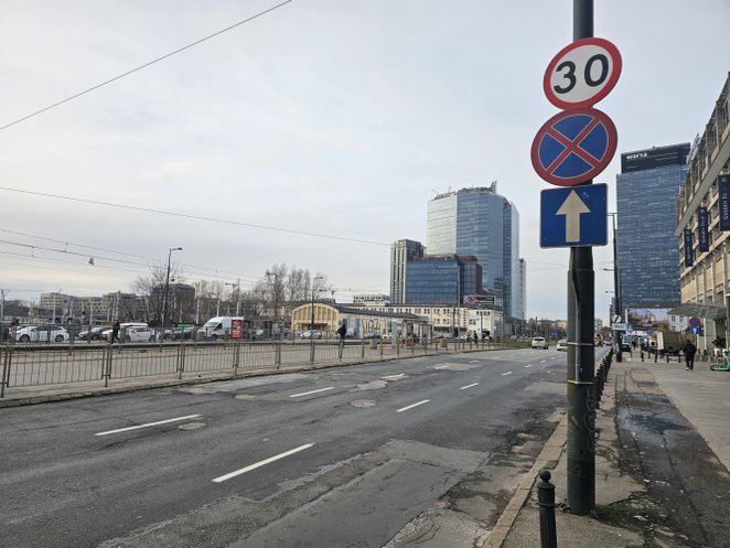 Wiadukt w ciągu ulicy Towarowej wygląda źle zarówno od spodu, jak i na powierzchni
