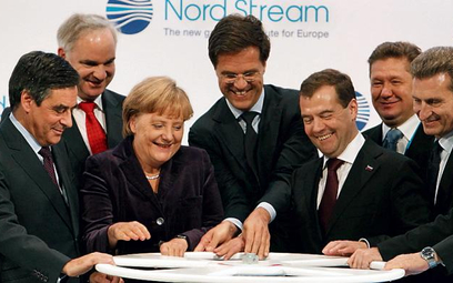 Prezydent Dmitrij Miedwiediew, kanclerz Angela Merkel oraz premierzy Francji i Holandii uruchomili g