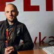 Rafał Sokalski, dyrektor programowy Open FM. Wnętrze internetowego radia nie wygląda okazale