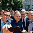 Ks. Kazimierz Sowa (drugi z lewej) przeżył szok, kiedy prezydent Bronisław Komorowski przegrał wybor