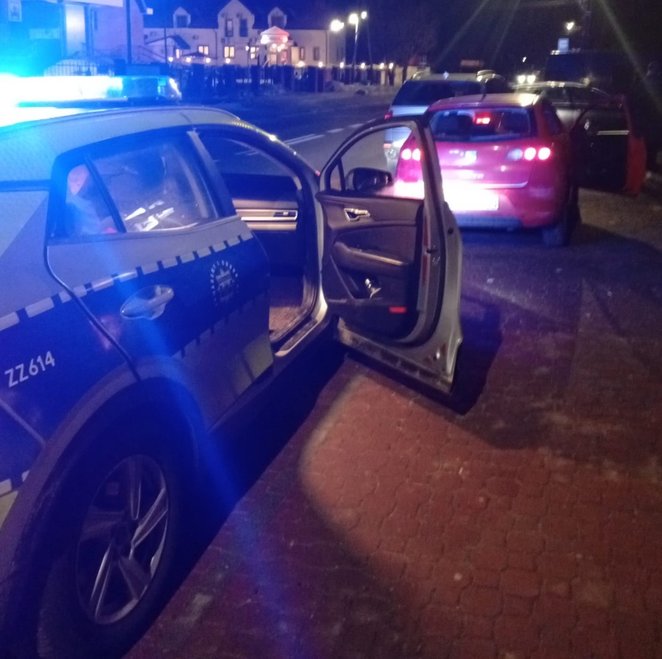 Dynamiczna akcja zakończyła się na ulicy Czarnieckiego, gdzie mundurowi skutecznie zablokowali drogę