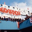 Uczestnicy licznych protestów w 1988 r. domagali się m.in. przywrócenia Solidarności (na zdjęciu maj