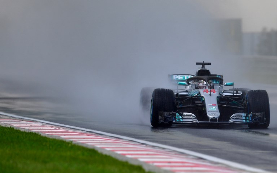 GP Węgier: deszcz rozdawał karty na Hungaroringu, pole position dla Lewisa Hamiltona