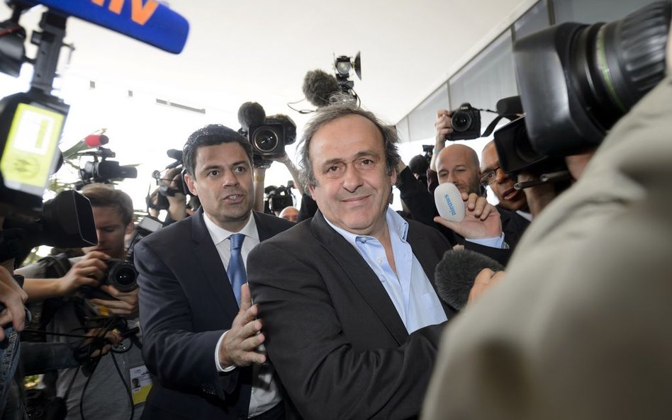 Prezydent UEFA Michel Platini w drodze na kongres FIFA w Zurychu