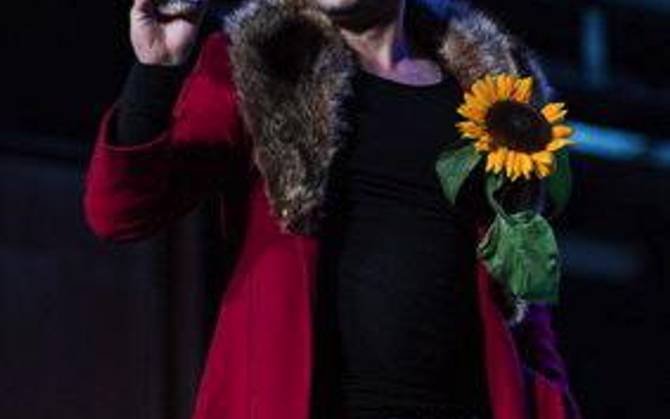 Dimitrij Schaad (Hamlet) w spektaklu Jana Klaty