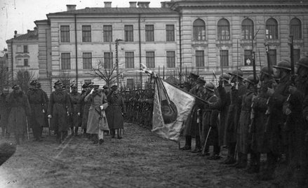 Przegląd wojska po zajęciu miasta, plac Łukiski, 19 kwietnia 1919 r.
