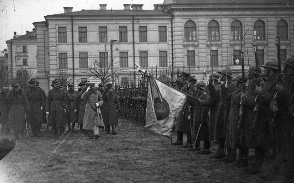 Przegląd wojska po zajęciu miasta, plac Łukiski, 19 kwietnia 1919 r.