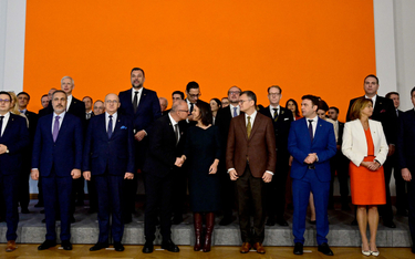 Ministrów spraw zagranicznych państw UE przyjmowała w Berlinie Annalena Baerbock (w środku w pierwsz
