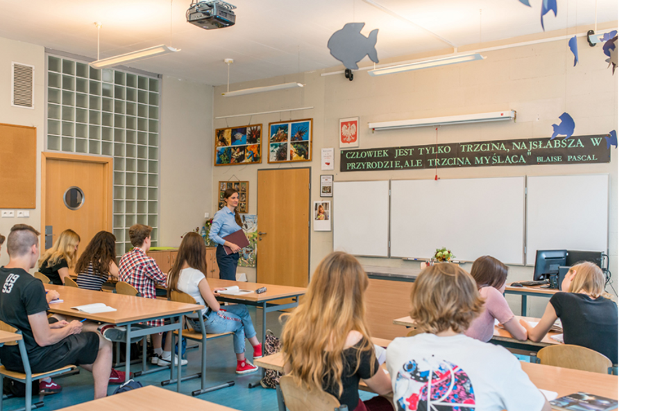 Warszawska oświata cierpi na chroniczny problem niedoboru kadrowego