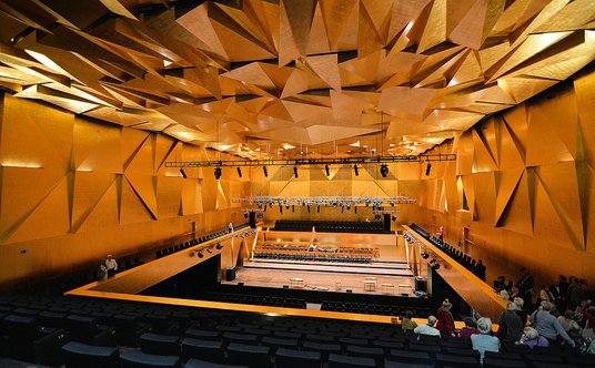 Wnętrza filharmonii są równie niezwykłe jak jej bryła.