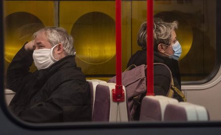 Metro w Pradze jako jedne z pierwszych wprowadziło nakaz używania masek przez pasażerów