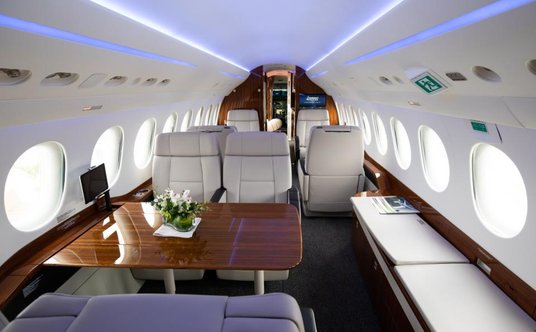 Wnętrze luksusowego Dassault Aviation SA Falcon 8X