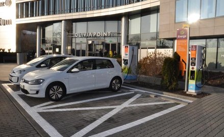W Trójmieście już działa uruchomiona przez Energę sieć ładowarek do aut elektrycznych, zapewniającyc