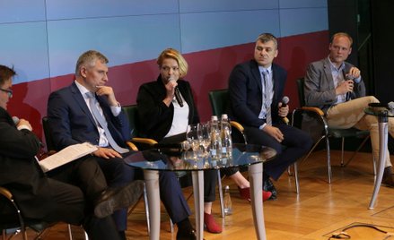 W dyskusji prowadzonej przez red. Krzysztofa Kowalczyka (pierwszy z lewej) udział wzięli: Jacek Kędz