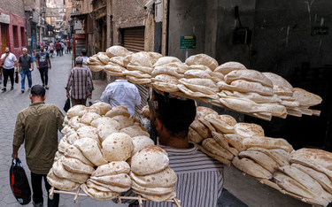 Sprzedawca tradycyjnego egipskiego chleba. Rosyjskie zboże może nie dotrzeć do Afryki