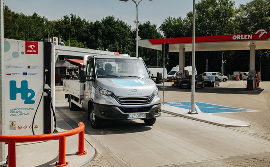 Do 2030 roku Orlen zbuduje ponad 100 stacji tankowania wodoru dla transportu indywidualnego, publicz