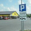 Na parkingach przy marketach łamano prawa konsumentów. Jest decyzja Prezesa UOKiK