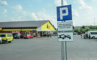 Na parkingach przy marketach łamano prawa konsumentów. Jest decyzja Prezesa UOKiK