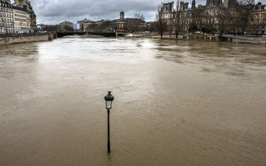 Powódź w południowo-wschodniej Francji. Alarm w okolicy Paryża
