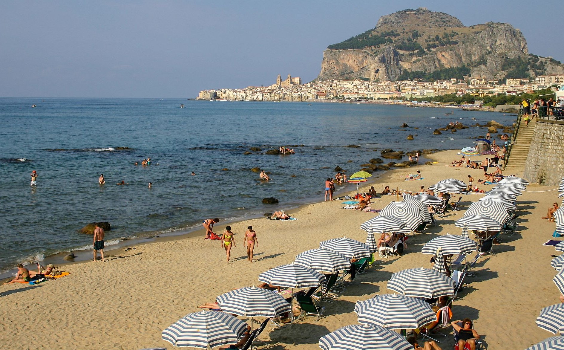 Prawie miliard euro długu po upadku biura podróży. 73 tysiące poszkodowanych