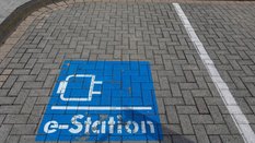 Niebezpieczeństwo ukryte w ładowarkach EV. Hakerzy mogą śledzić kierowców i uderzyć w energetykę