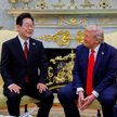 Prezydent USA Donald Trump z prezydentem Korei Południowej Lee Jae Myungiem w Gabinecie Owalnym w Bi