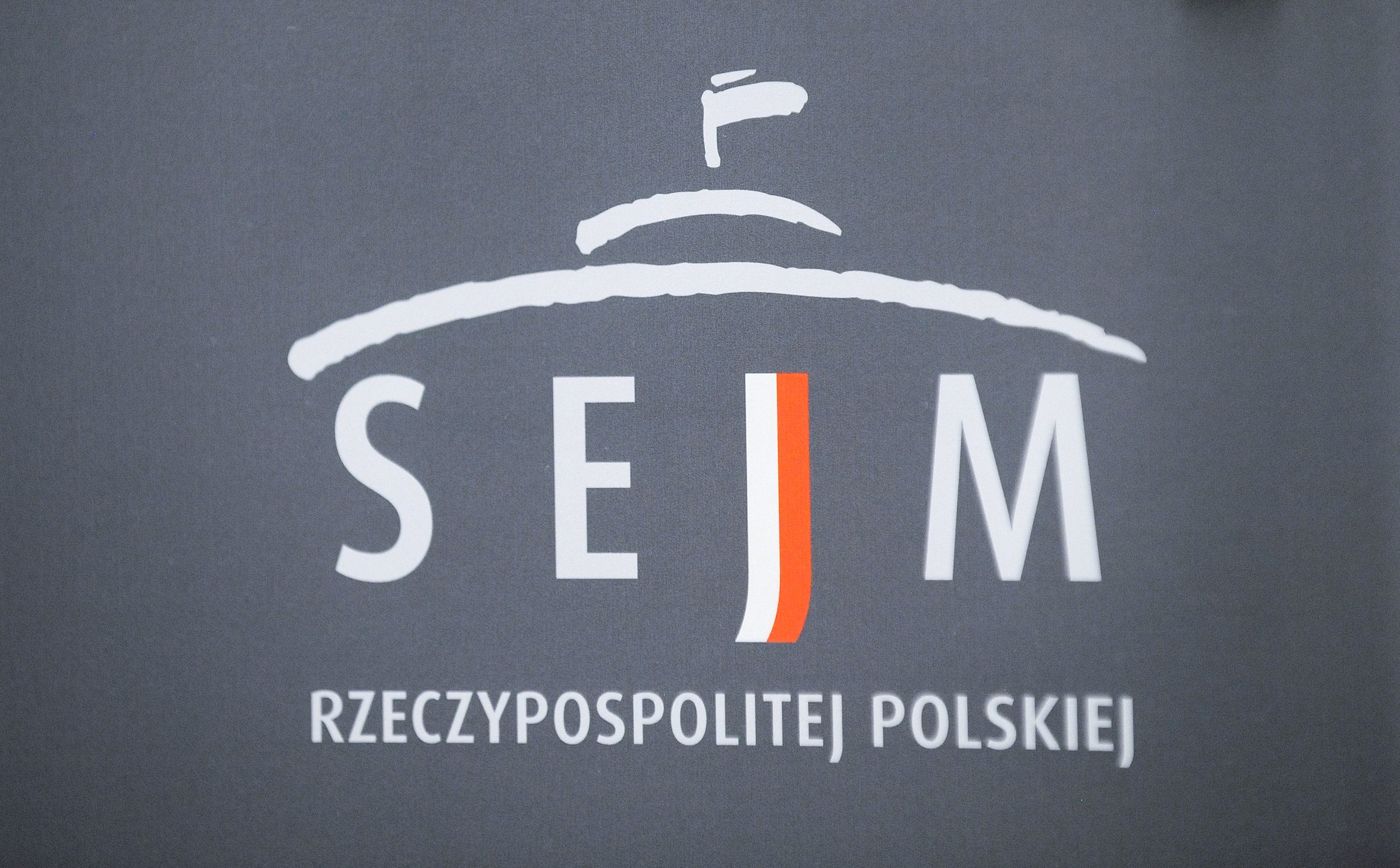 Centralny Rejestr Umów. Posłowie za pozostawieniem progu 500 zł