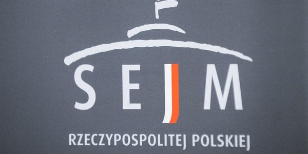 Centralny Rejestr Umów. Posłowie za pozostawieniem progu 500 zł