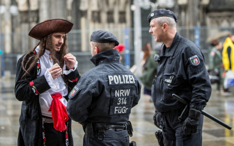 Karnawał w Niemczech: Kolonia się bawi pod okiem policji