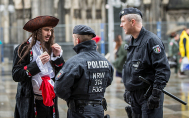 Karnawał w Niemczech: Kolonia się bawi pod okiem policji