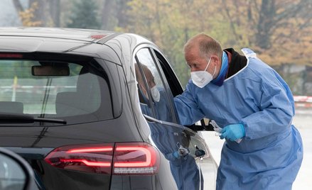 Koronawirus w Polsce. Pierwszy od dwóch miesięcy spadek tygodniowej średniej zakażeń