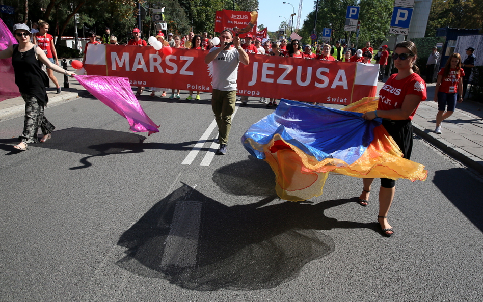 Ogólnopolski Marsz dla Jezusa na ulicach Warszawy w 2016 roku (zdjęcie poglądowe)