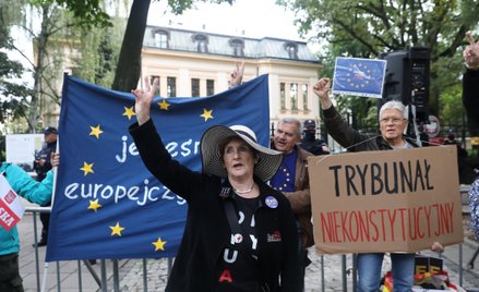 Jedna z wielu pikiet przed siedzibą Trybunału Konstytucyjnego w Warszawie, które miały miejsce po 20