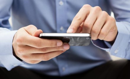 Zapłata smartfonem a faktura w formie elektronicznej
