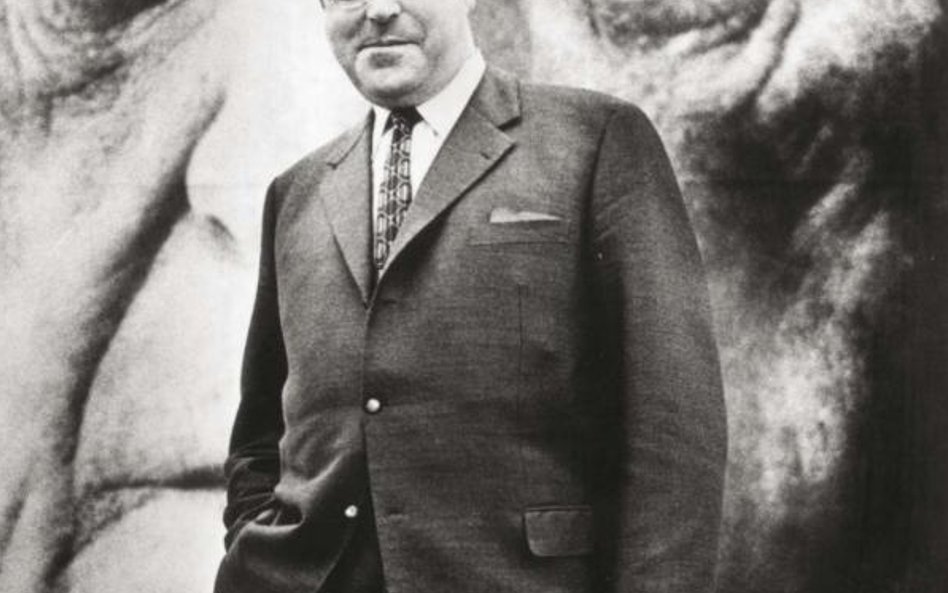 Helmut Kohl, w latach 1982–1998 kanclerz Republiki Federalnej Niemiec, na tle zdjęcia swego mistrza 